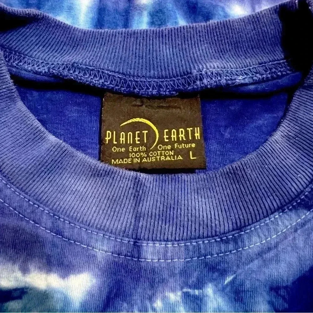 Vintage Planet Earth Wolf Graphic Shirt - Picture 5 of 6